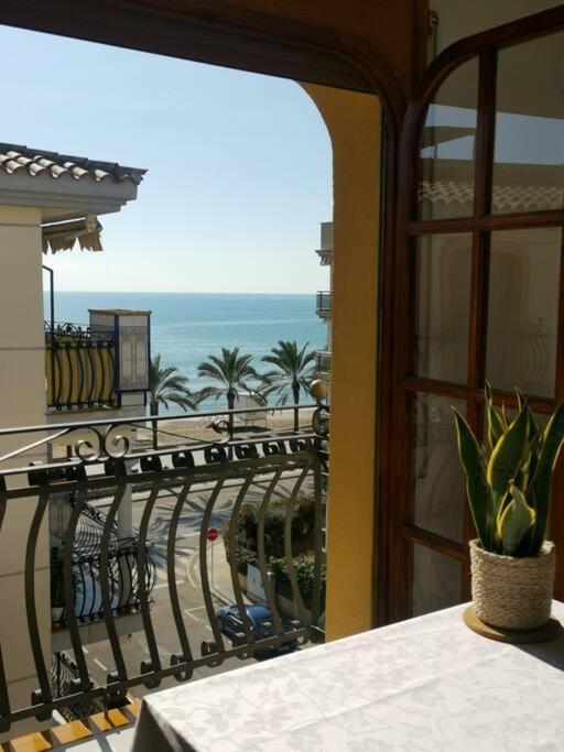 Cal Salmare Seafront Apartment With Rooftop Terrace And Pool Calafell Luaran gambar